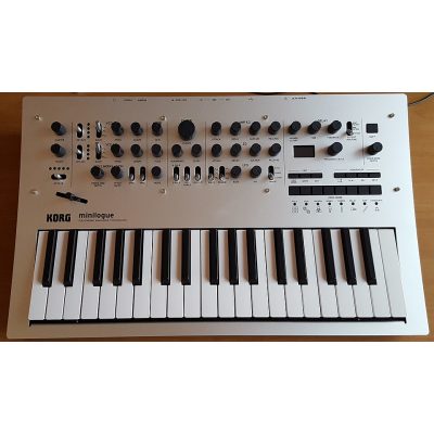 Синтезатор Korg minilogue