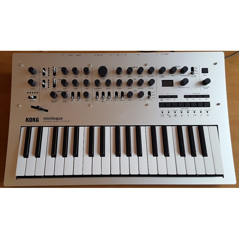Синтезатор Korg minilogue